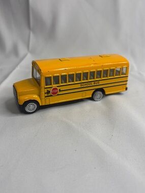 2016 Kinsfun Pull Back Yellow School Bus